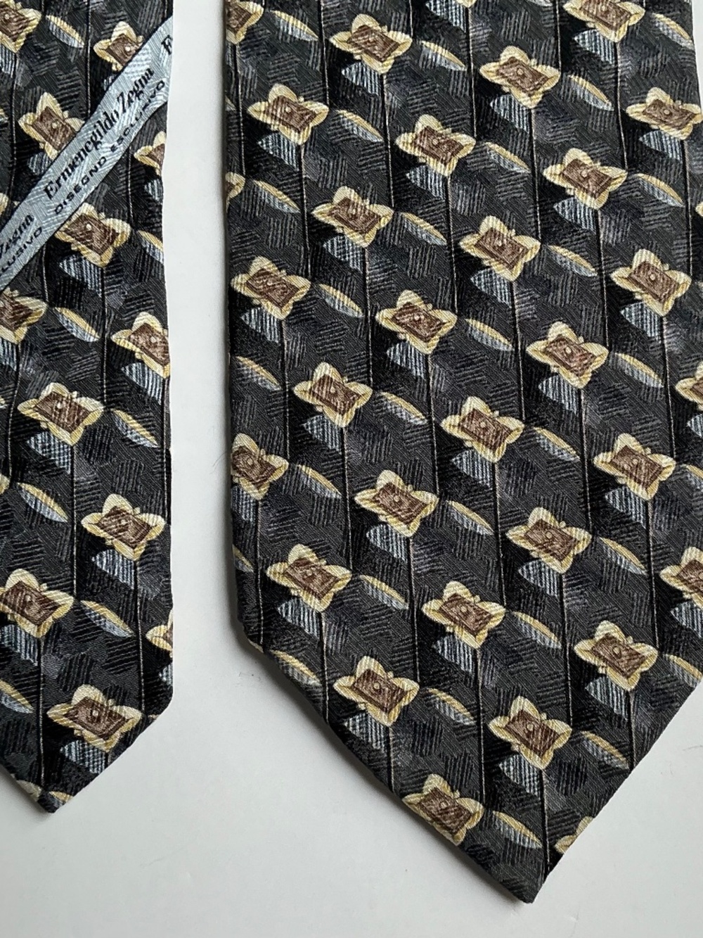 Ermenegildo Zegna nice gray , yellow motifs Silk Tie.Made in Italy 🇮🇹